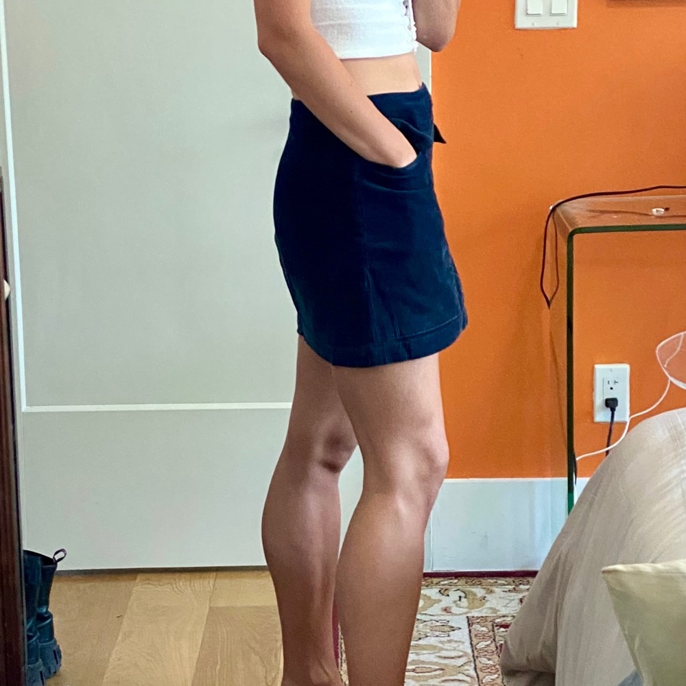 Blue corduroy Zara skirt with large front pockets